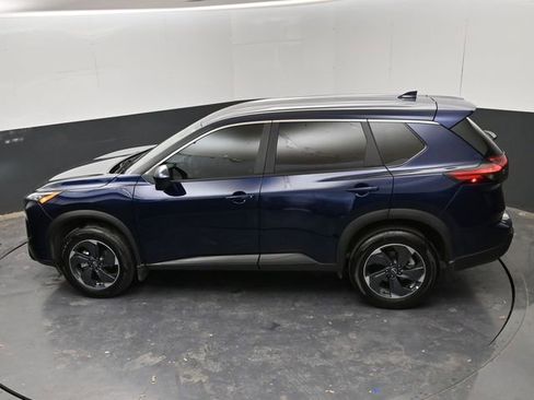 Certified 2025 Nissan Rogue SV image 25