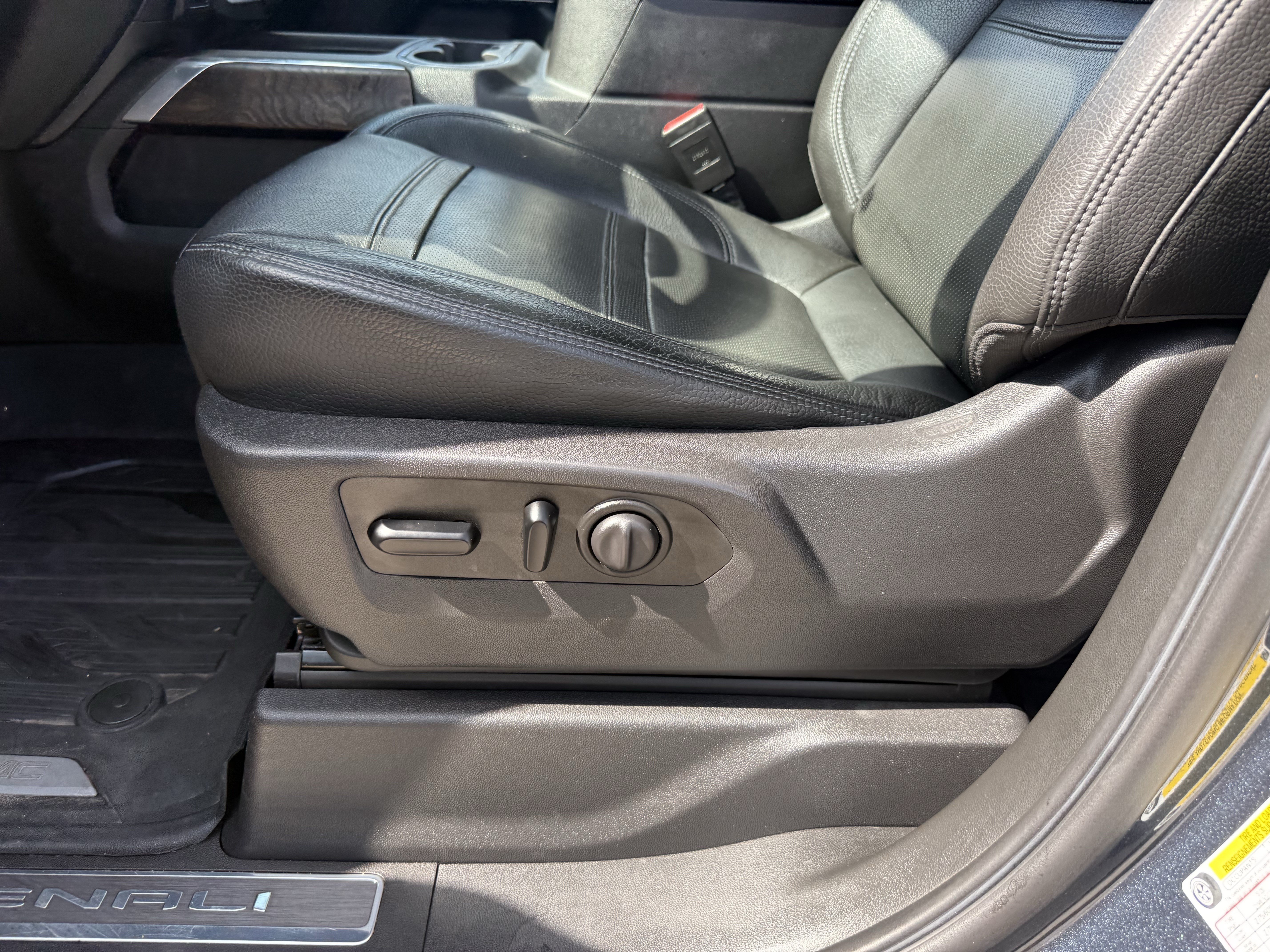 Used 2019 GMC Sierra 1500 Denali w/ Technology Package AWD/4WD image 27