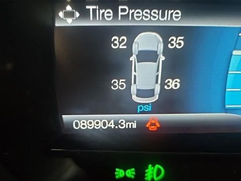 Used 2018 Ford Explorer XLT w/ Equipment Group 201A image 10