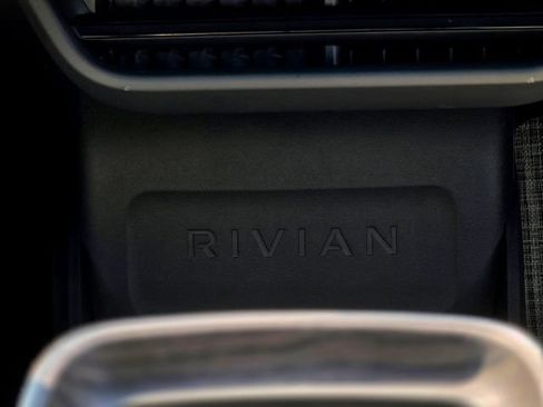 Used 2025 Rivian R1S Premium AWD/4WD image 25