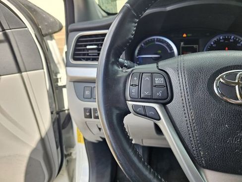 Used 2018 Toyota Highlander Limited Platinum image 25