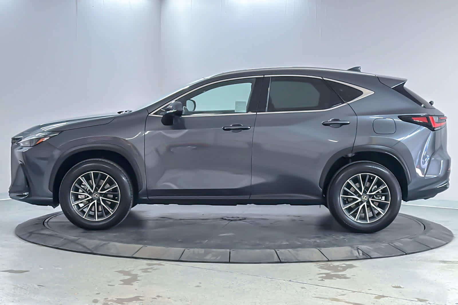 Used 2023 Lexus NX 350h AWD w/ Towing Package (2000 Lbs) image 5