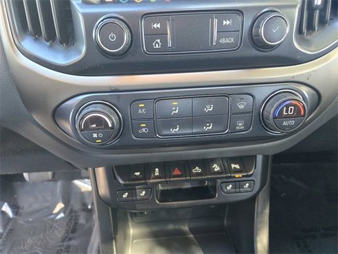 Used 2019 Chevrolet Colorado Z71 w/ Z71 Midnight Edition image 17