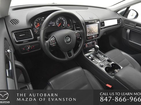Used 2014 Volkswagen Touareg Sport AWD/4WD image 30
