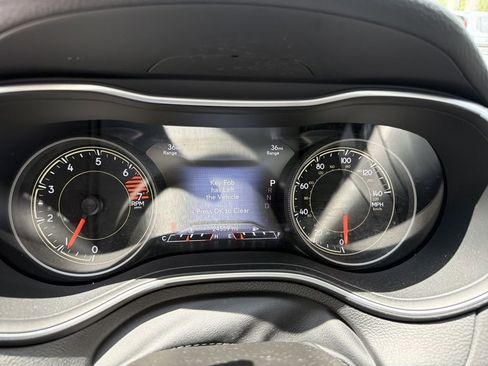 Used 2023 Jeep Cherokee Altitude Lux w/ Lux Elite Package AWD/4WD image 24
