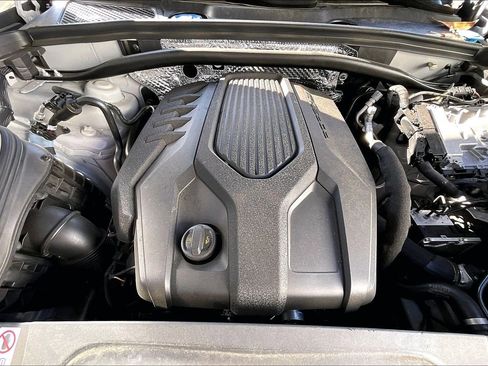 Used 2024 Porsche Macan image 10