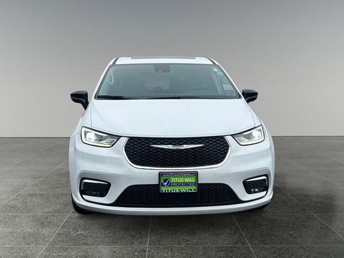 Used 2024 Chrysler Pacifica Limited image 2