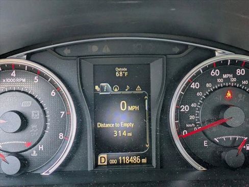 Used 2016 Toyota Camry SE image 8