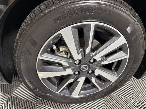 Used 2025 Nissan Versa SV w/ Trunk Package image 12