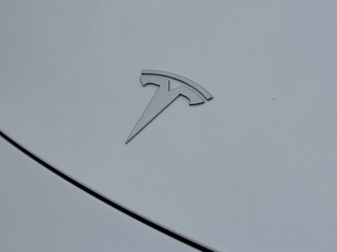Used 2021 Tesla Model Y Long Range AWD/4WD image 4