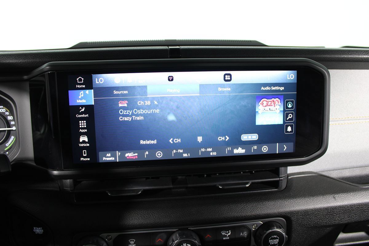 Used 2024 Jeep Wrangler Unlimited AWD/4WD image 15