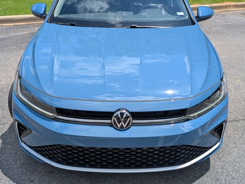 Used 2025 Volkswagen Jetta SE w/ Sunroof Package FWD image 12