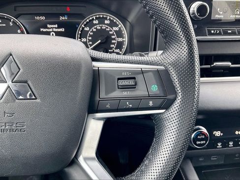 Used 2024 Mitsubishi Outlander SE image 17