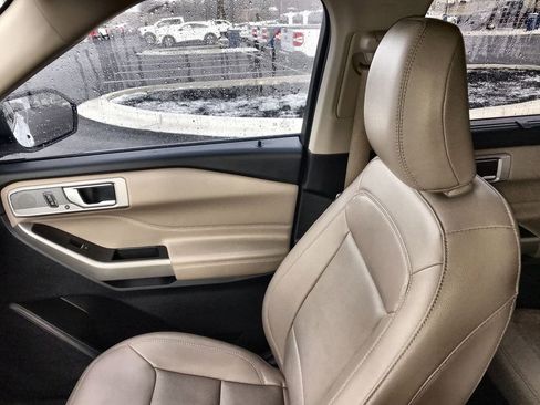 Used 2022 Ford Explorer Limited w/ Equipment Group 301A image 24