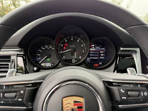 Used 2025 Porsche Macan image 16