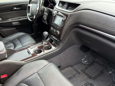 Used 2017 Chevrolet Traverse LT w/ Traveler's Package image 17