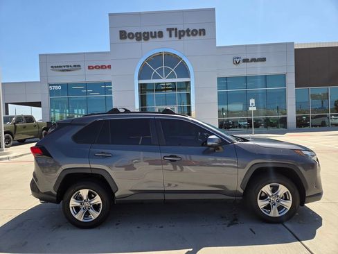 Used 2023 Toyota RAV4 XLE w/ Convenience Package FWD image 2