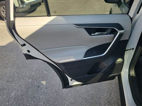 Used 2023 Toyota RAV4 XLE Premium image 19