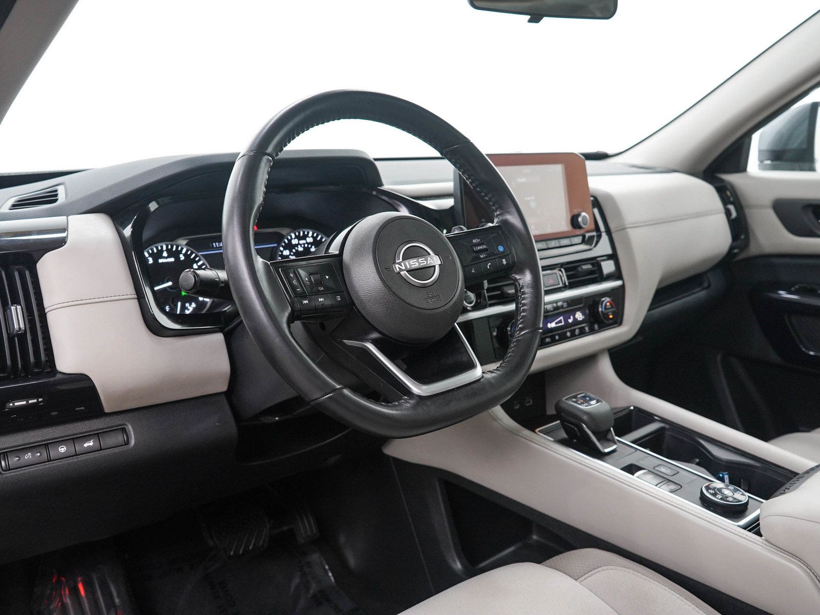 Used 2022 Nissan Pathfinder SV w/ SV Premium Package AWD/4WD image 25