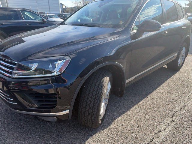 Used 2016 Volkswagen Touareg Sport AWD/4WD image 2