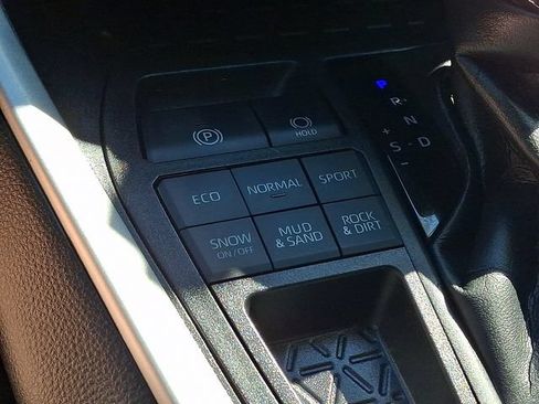 Certified 2021 Toyota RAV4 XLE Premium AWD/4WD image 26