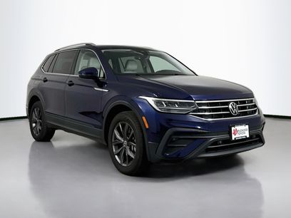 Used 2022 Volkswagen Tiguan SE w/ Panoramic Sunroof Package