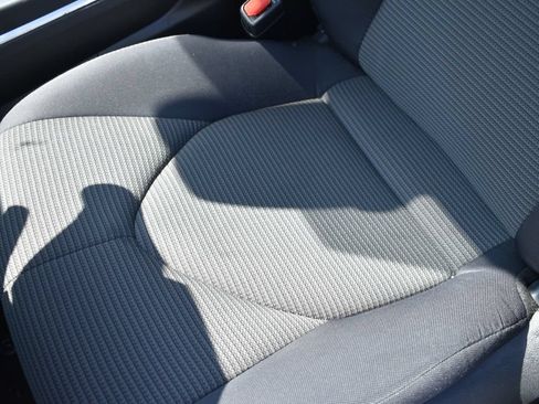 Used 2025 Toyota Highlander LE FWD image 12