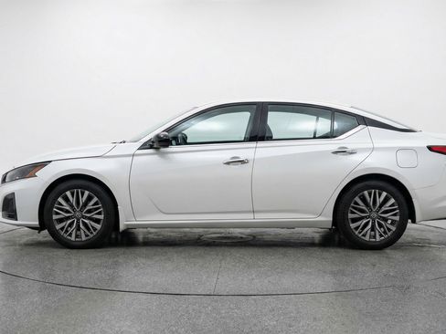Used 2025 Nissan Altima 2.5 SV FWD image 5