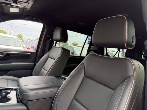 Certified 2025 Chevrolet Suburban Premier AWD/4WD image 10