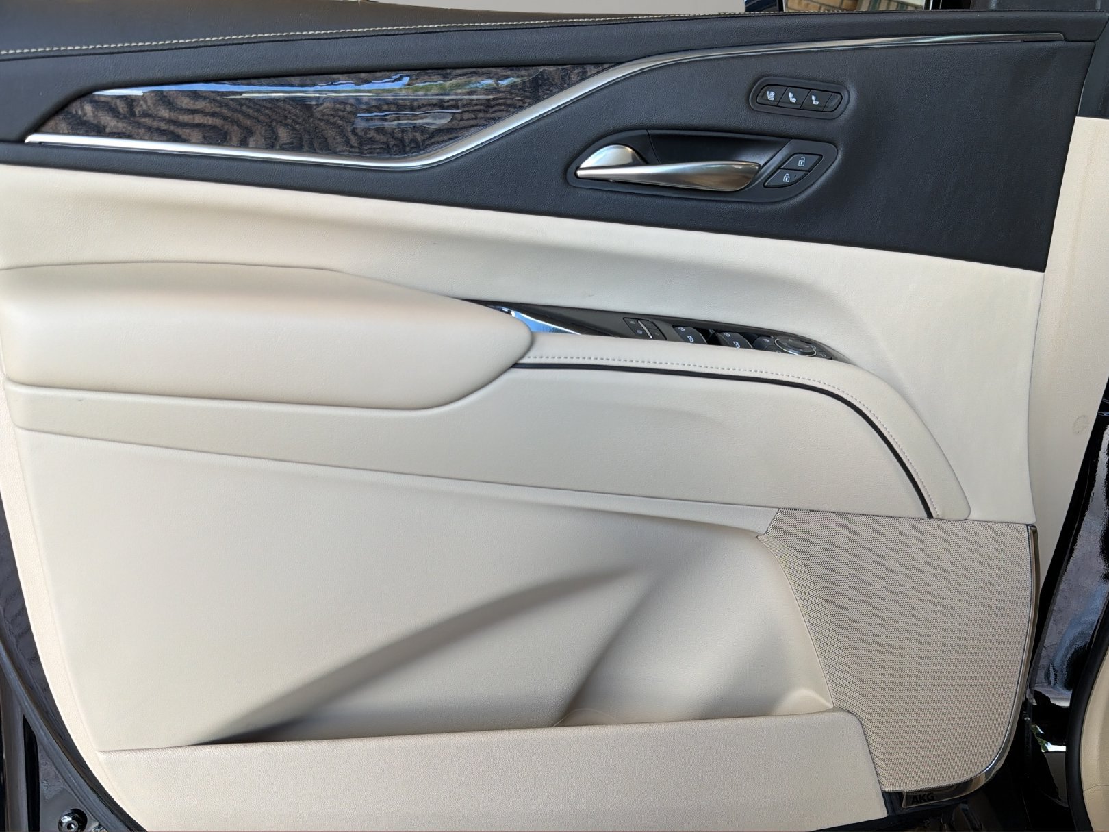 Certified 2022 Cadillac Escalade Premium Luxury RWD image 10