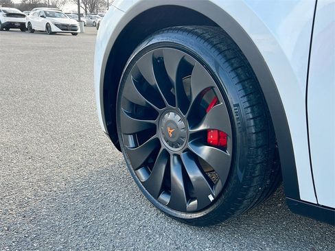 Used 2022 Tesla Model Y Performance image 29