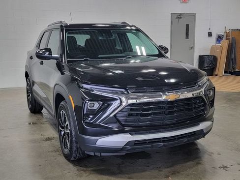 Certified 2025 Chevrolet TrailBlazer LT w/ Convenience Package FWD image 4