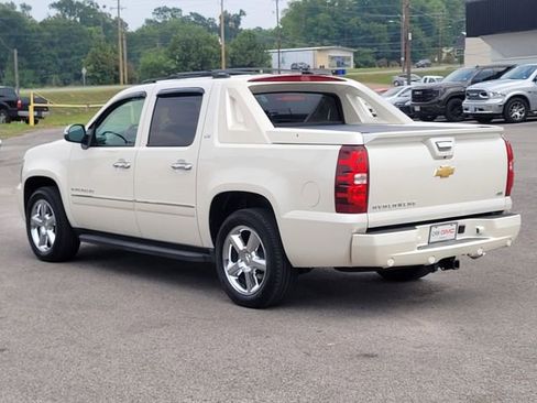 Used 2012 Chevrolet Avalanche LTZ RWD image 7