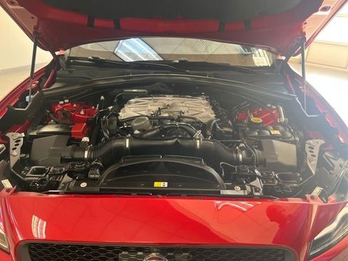 Used 2019 Jaguar F-PACE SVR image 23