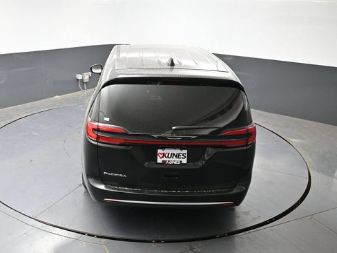 New 2027 Chrysler Pacifica Select FWD image 38