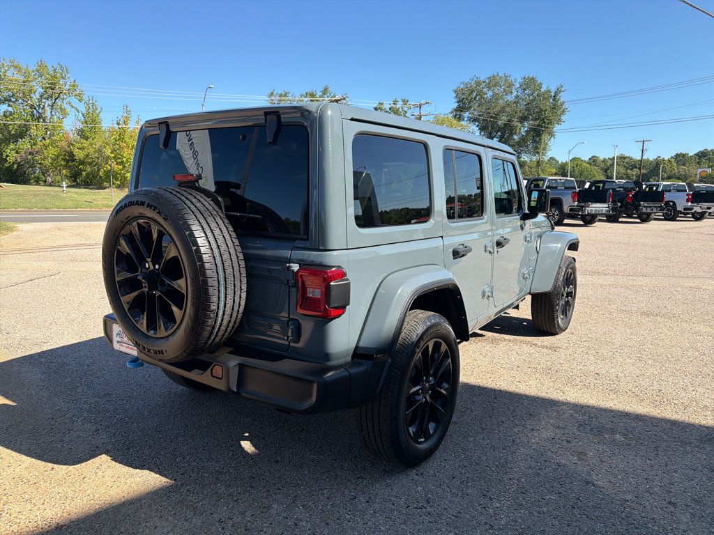 Used 2024 Jeep Wrangler Unlimited Sahara AWD/4WD image 12