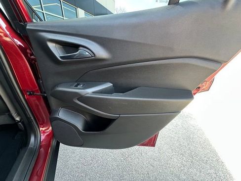 Used 2025 Chevrolet Trax LT image 23