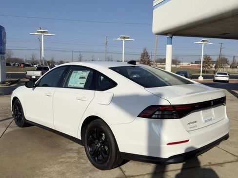 Certified 2025 Honda Accord SE image 5