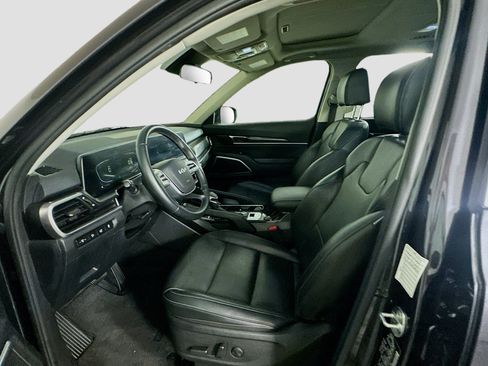 Used 2025 Kia Telluride S FWD image 13
