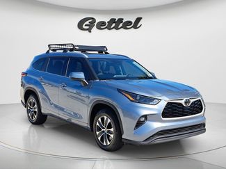 Used 2022 Toyota Highlander XLE video 2