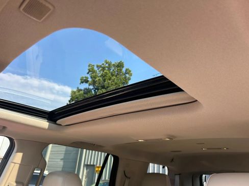 Used 2018 Cadillac Escalade Luxury RWD image 23