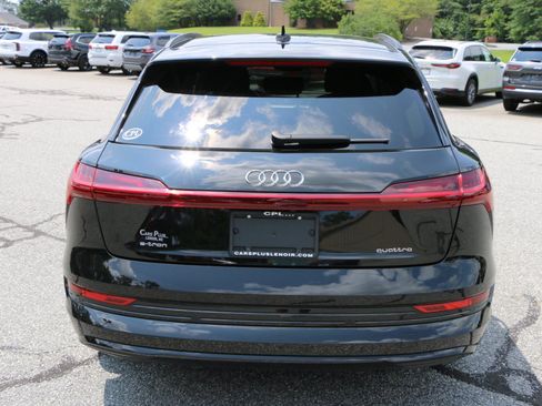 Used 2022 Audi e-tron Premium w/ Convenience Plus Package AWD/4WD image 4