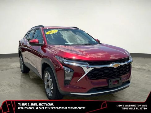 Used 2025 Chevrolet Trax LT w/ LT Convenience Package FWD image 14