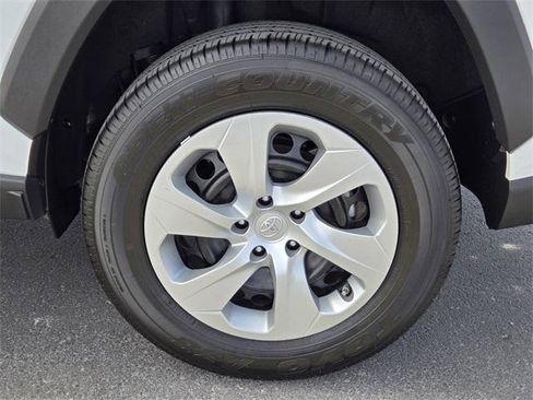 Certified 2022 Toyota RAV4 LE image 9