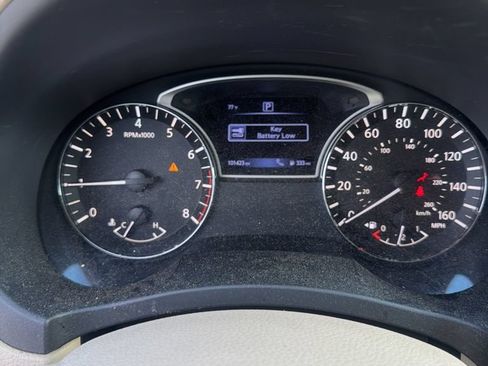 Used 2017 Nissan Altima 2.5 SV w/ Convenience Package FWD image 10