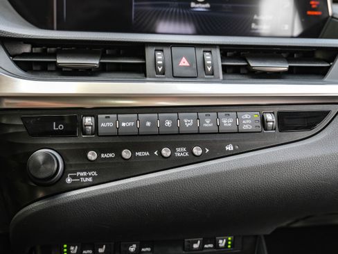 Used 2020 Lexus ES 300h w/ Premium Package FWD image 27