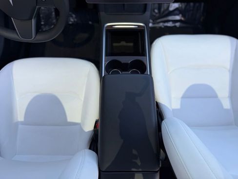 Used 2022 Tesla Model Y Long Range image 44