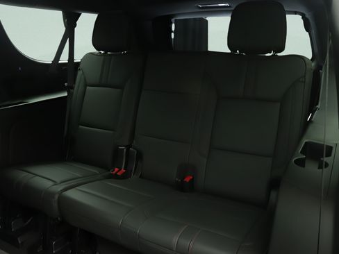 Used 2026 Chevrolet Suburban RST RWD image 32