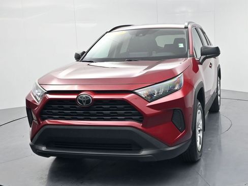 Used 2019 Toyota RAV4 LE w/ Carpet Mat Package image 3