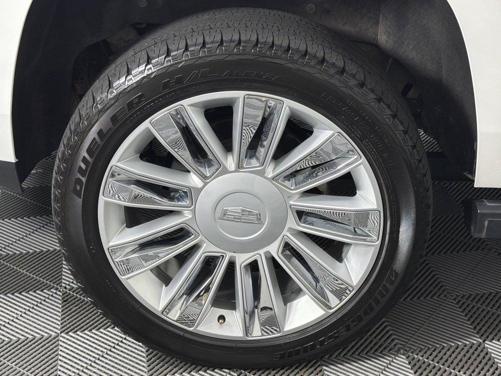 Used 2019 Cadillac Escalade Platinum AWD/4WD image 17